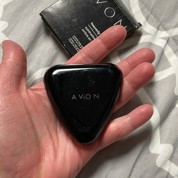 Avon heavenly soft eye shadow - Picture 3 of 5